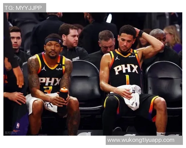 布克半场表现起伏7投4中仅得13分失误频频影响球队节奏