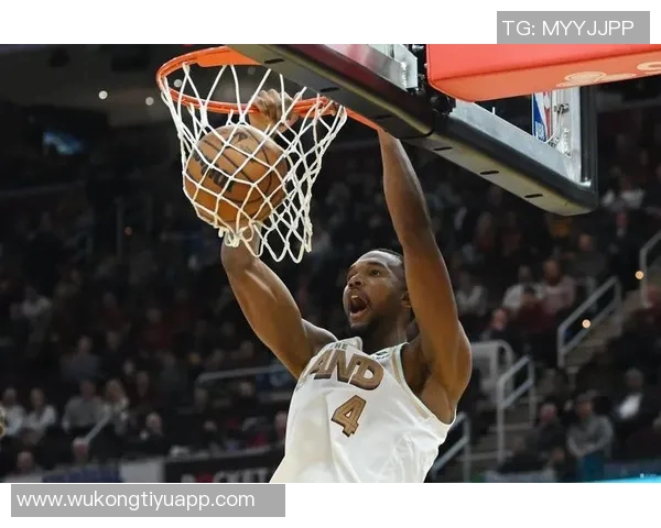 小莫布里半场表现出色7投4中贡献11分4篮板1助攻1盖帽