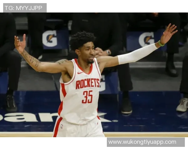 里夫斯称詹姆斯回归将提升全队表现他是无可替代的全能组织者