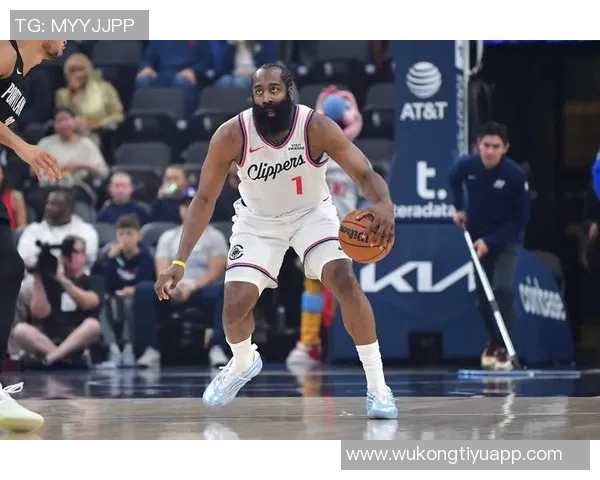 比尔臀部伤势持续缺阵小卡缺席哈登独自承担重任