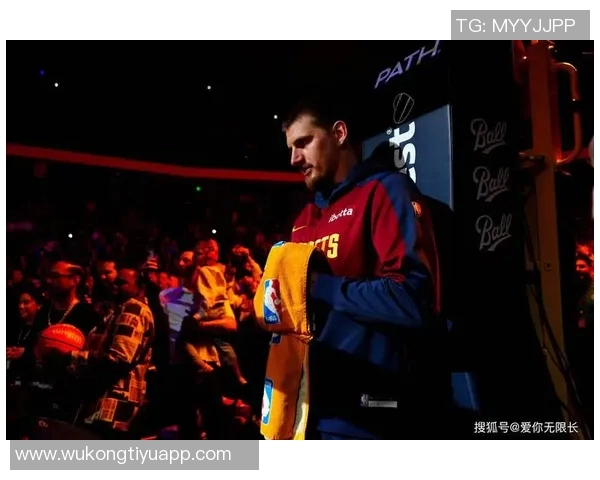 约基奇带伤拼搏全场仅失一罚球贡献26分9篮板10助攻表现惊艳